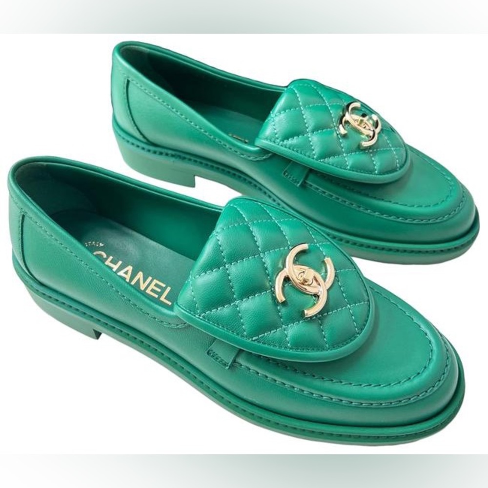 BNIB Limited Chanel Green CC Turnlock Quilted Loafers